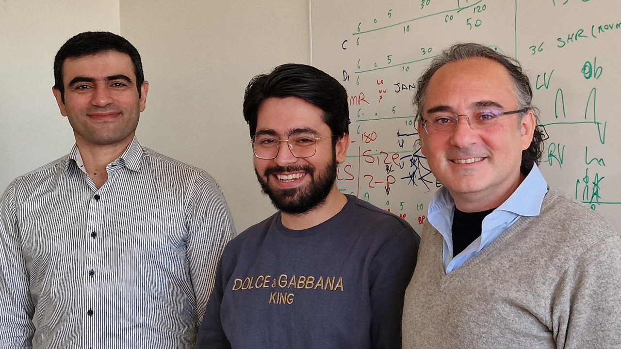 Masterstudent Alan Samrend, PhD-student Reza Parvan og professor Alessandro Cataliotti