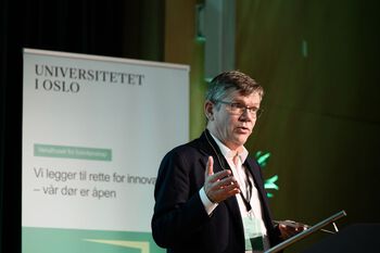 Rector Svein St?len talked about the importance of Life Science Growth House for UiO, interaction internally at UiO, interaction with industry and Oslo Science City.