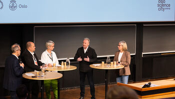 Kva no for demokratiet? Tore Rem leia samtale med Carl Henrik Knutsen (UiO), Cathrine Holst (UiO), Raymond Johansen (Norsk Folkehjelp) og Trine Eilertsen (Aftenposten).