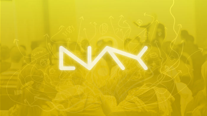 LINK logo p? grafisk bakgrunn av en undervisningssal