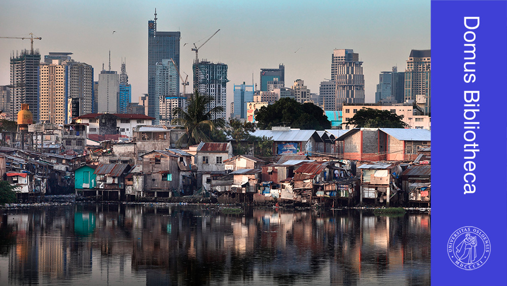 Kontrast mellom slum og moderne bygninger i Manila