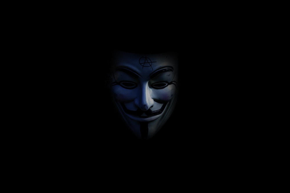 Guy Fawkes-maske i m?rket. Slike masker brukes ofte av hackergruppen Anonymous.