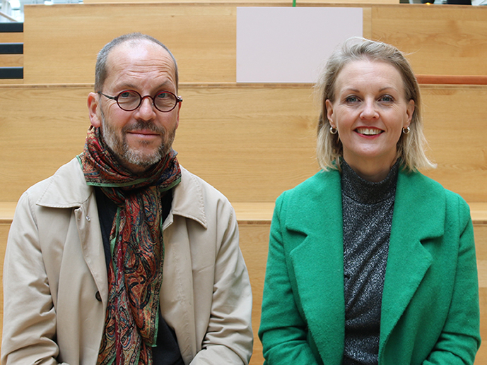 Foto av Arild Engelsen Ruud, mann med briller og skjerf, og Cecilie Endresen, kvinne med gr?nn frakk. 