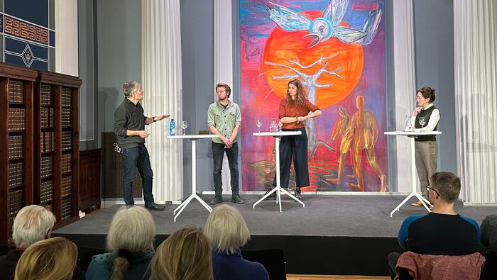 Bilde av Tom Julsrud, Preben Carlsen, Ulrikke Wethal og Anine Kierulf p? scenen i Domus Bibliotheca. 