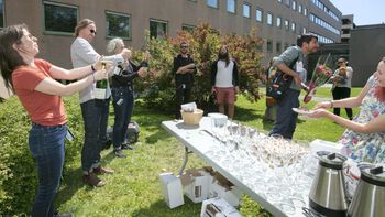 RITMO&#39;s management is popping the corks at our summer party. We seized the opportunity and invited everyone for cake and (non-alcoholic, given the restrictions) bubbles!