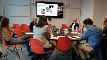 In September, we were delighted to welcome a new class of PhDs and Postdocs to RITMO. Here Centre Director Anne Danielsen is presenting the centre for the new staff.