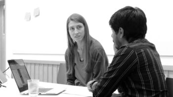 RITMO researcher Laura Bishop and lab engineer Rahul Agrawal discuss how to explain best how an eye tracker works.