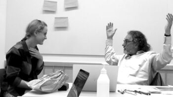 The course&#39;s lead educator, Professor Bruno Laeng, in an enthusiastic discussion about pupillometry with Agata Bochynska.