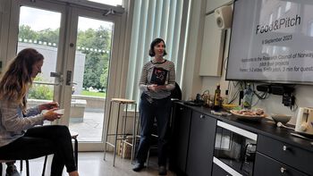 At RITMO, developing new research projects is a collective endeavour. Everyone wanting to apply to an external funding agency must present their idea to the whole centre in a Food &amp;#38; Pitch session. Here, Marit Furunes explains the process and support the administration and management give applicants.