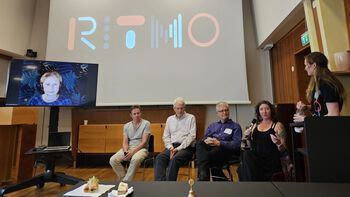 How do different disciplines think about entrainment? Dana Swarbrick chaired a lively cross-disciplinary discussion with (from left) Caroline Palmer, Peter Keller, Martin Clayton, Petri Toiviainen, and Molly Henry.