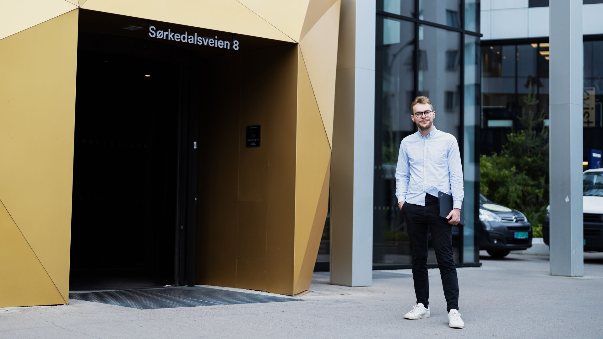 Inngang, ung mann, skjorte, Oslo